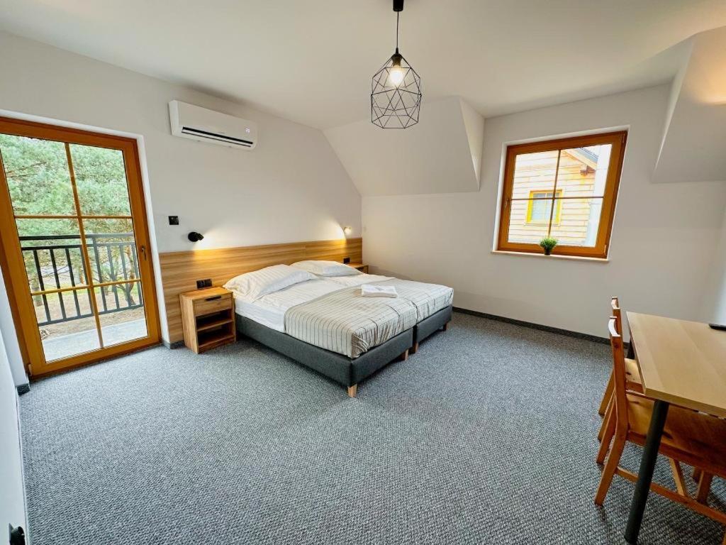 Hotel Czerwone Korale Cielimowo Εξωτερικό φωτογραφία