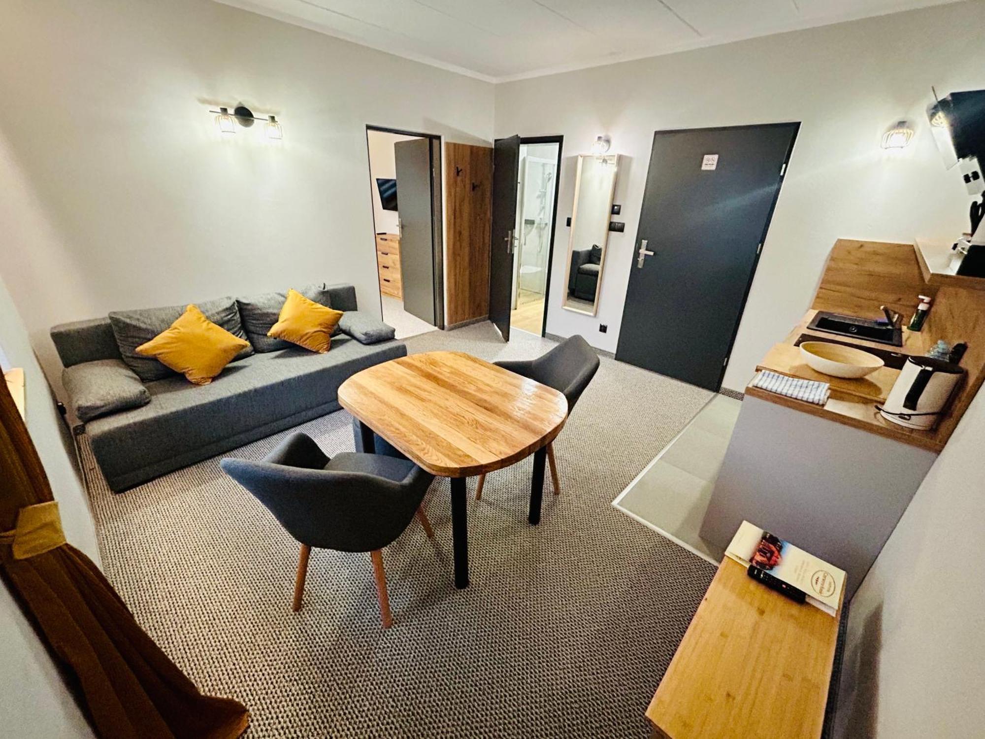 Hotel Czerwone Korale Cielimowo Εξωτερικό φωτογραφία
