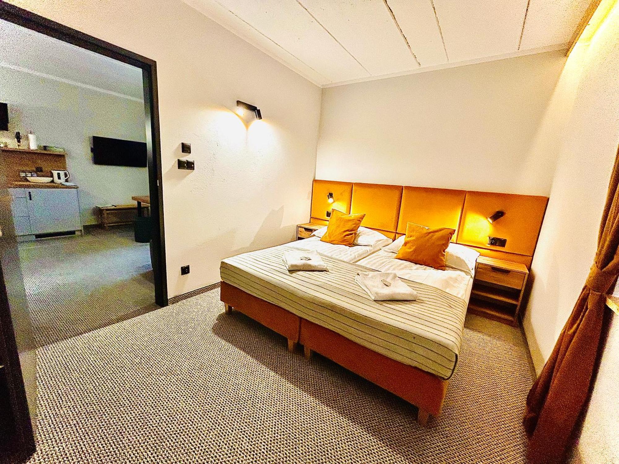 Hotel Czerwone Korale Cielimowo Εξωτερικό φωτογραφία