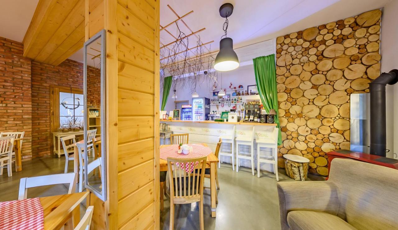 Hotel Czerwone Korale Cielimowo Εξωτερικό φωτογραφία